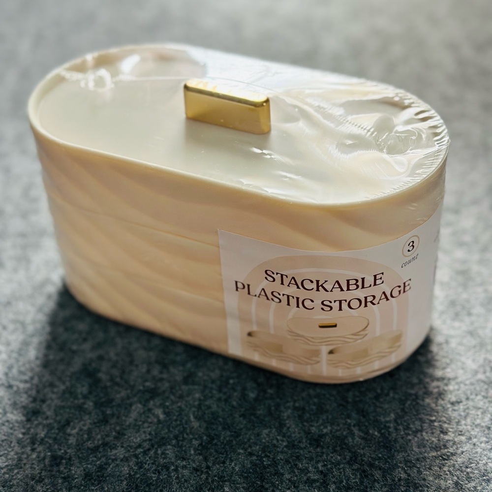 Horizon Stackable 3-Count Plastic Storage Box with Gold Handle – NWT